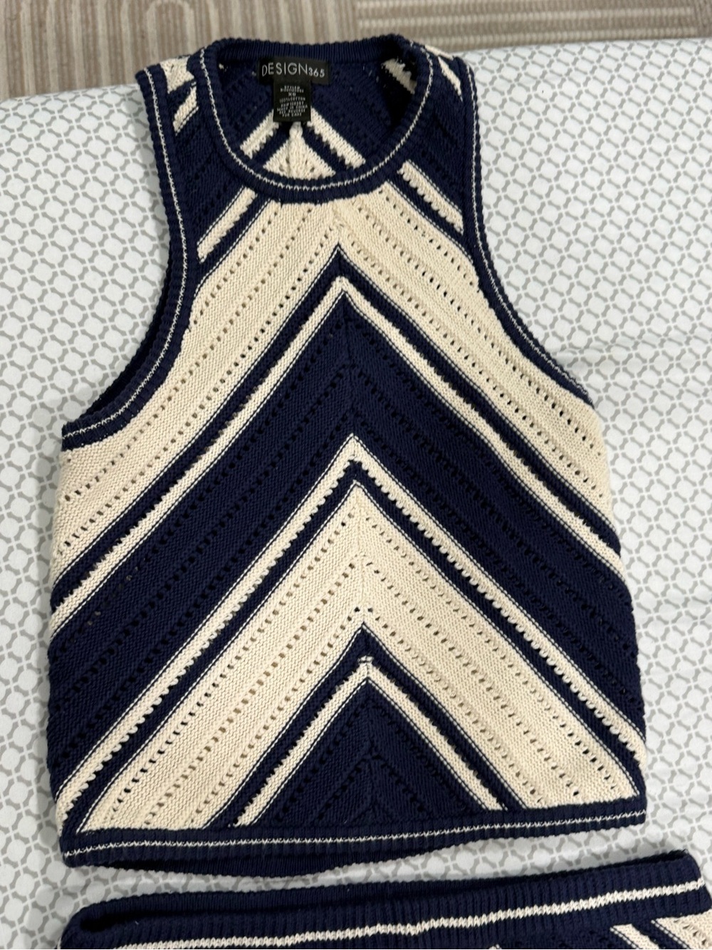Design365 Navy & Cream Chevron Knit Tank Top